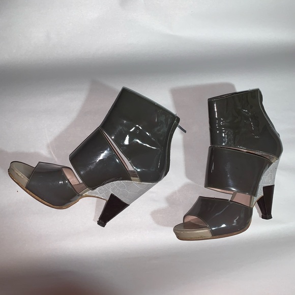 CHLOÉ size 37 patent/crocodile peek a boo BOOTIES - Picture 9 of 10